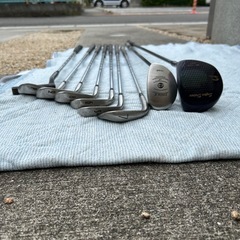 796、　　古いゴルフクラブ9本の画像
