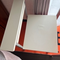 テーブル 椅子セットの画像