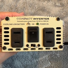 車　コンパクトインバーター　DC12V→AC100V お泊まりの画像
