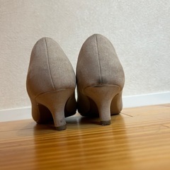 グレージュパンプス　24cmの画像