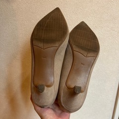 グレージュパンプス　24cmの画像