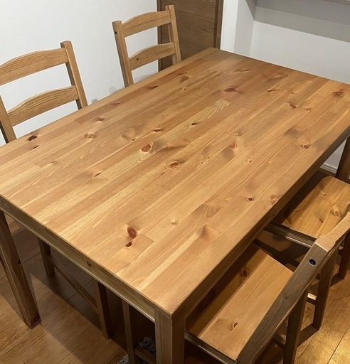 ダイニングテーブル　椅子4つ