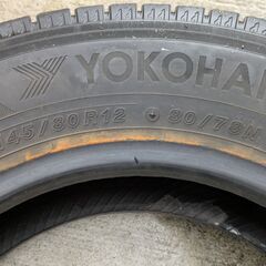 工賃こみ　軽トラ軽バン専用ヨコハマ製冬タイヤ１４５／８０Ｒ１２（８０／７８Ｌ）　４本セットの画像