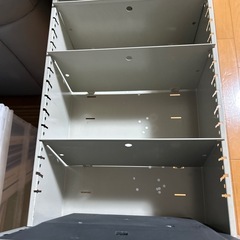 書類収納用のキャビネットの画像
