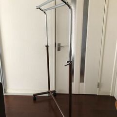 （中古）ハンガーラック　107cm～168cm　キャスター付きの画像