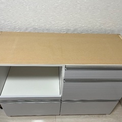 日本製食器棚の画像