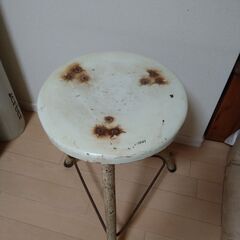 アンティークスツールの画像