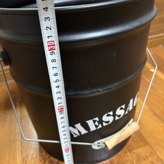 バケツ　入れ物　缶　ドラム缶の画像