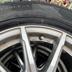 DUNLOP スタッドレスタイヤ 215/65R16 4本セットの画像