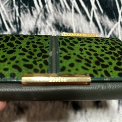 新品訳あり傷シミ長財布の画像