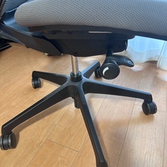 岡村オフィスチェア椅シルフィーの画像
