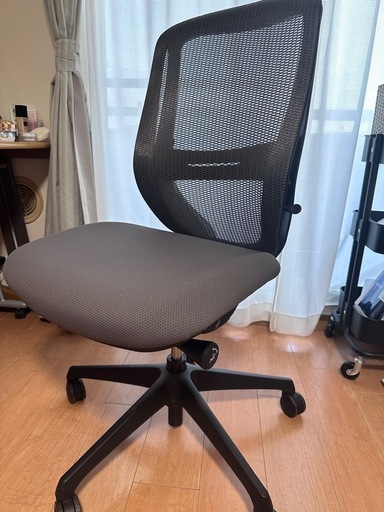 岡村オフィスチェア椅シルフィー