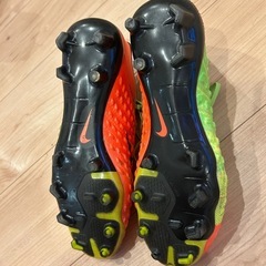 サッカースパイクナイキハイパーヴェノムファントム
の画像