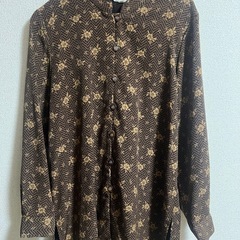 柄シャツ1枚1000円4枚で2000円の画像