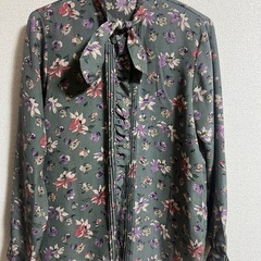 柄シャツ1枚1000円4枚で2000円の画像