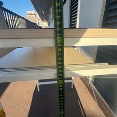 無料 ラック付きデスクの画像