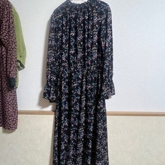 柄ワンピース1枚1000円5枚2500円の画像