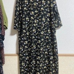 柄ワンピース1枚1000円5枚2500円の画像