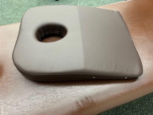 値下げしました、高田ベット限定品　ホット機能付き施術台&胸当て枕【残り一台】