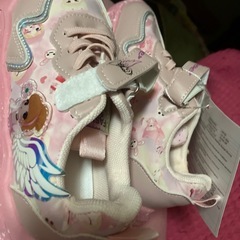 子供の靴の画像