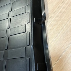トヨタ・エスティマ用の純正ラゲッジトレイ（トランクマットの画像