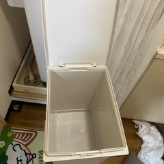 ゴミ箱の画像