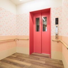 ＜八王子市／夜勤なし／オープニング＞高齢者住宅での介護スタッフの画像