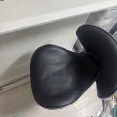 カウンターテーブル ＆ カウンターチェアの画像