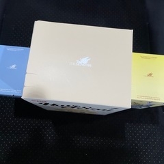 popmartラブブ Have a Seat pin for love ３個の画像
