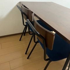 ダイニングテーブル、イス2脚、ベンチセットの画像