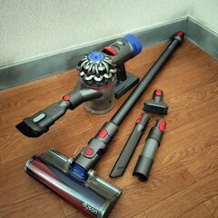 dyson ダイソンV8 Fluffy＋ サイクロン掃除機 スタンド一式の画像