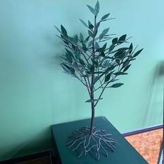 金属製 植物デザイン 置物 高さ約40cmの画像