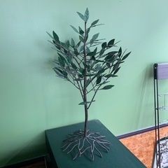 金属製 植物デザイン 置物 高さ約40cmの画像