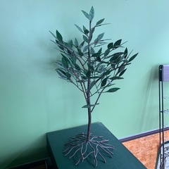 金属製 植物デザイン 置物 高さ約40cmの画像