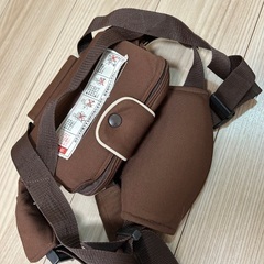 combi ニンナナンナ ブラウン ヒップシート 調整可能の画像