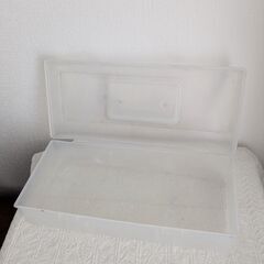 プラスチック工具箱の画像