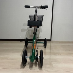 KneeRover 膝用 歩行器 バスケット付き　松葉杖代わりにの画像