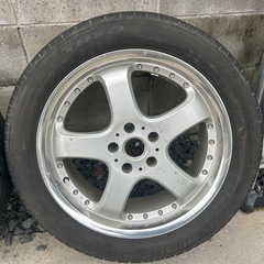 タイヤホイールの画像