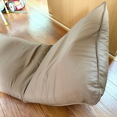 座椅子とフロアマット
の画像