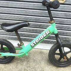 ストライダー　STRIDERペダル無し.子供用本物ストライダー中古品、ノーパンクタイヤ.グリーン即使用可能！の画像