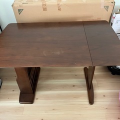 ダイニングテーブルの画像