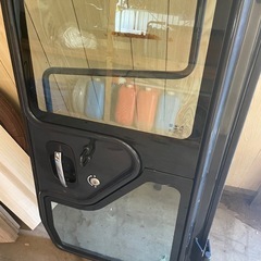 ★ヤンマーバックホー★キャビンドア★VIO30-6、VIO35-6用 ドアの画像