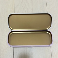 ダロワイヨ　キュルガ　缶　ペンケース　夜は猫と一緒の画像