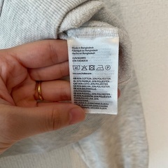 H&M（エイチアンドエム）ショート丈トレーナートップスの画像