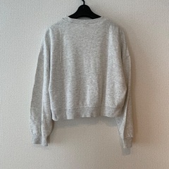 H&M（エイチアンドエム）ショート丈トレーナートップスの画像