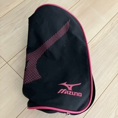 テニスラケット、ケース、シューズ、シューズ入れの画像