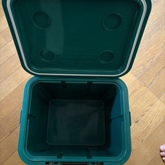 アウトドア　クーラーボックスの画像