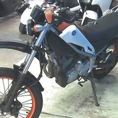 YAMAHA トリッカー3Fi 白/オレ エンジン始動確認 自賠責保険で乗れます 半額配送キャンペーン 現状渡し諸経費￥0 横浜 P-Yardの画像