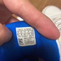 adidas ハイカットスニーカーの画像
