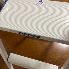 折り畳み脚立の画像